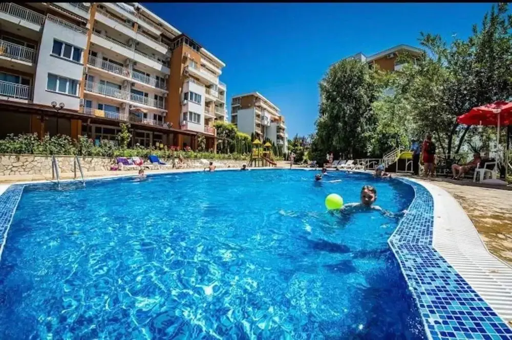 Свети Влас: Inviting Modern 1-bed Apartment in Sveti Vlas
