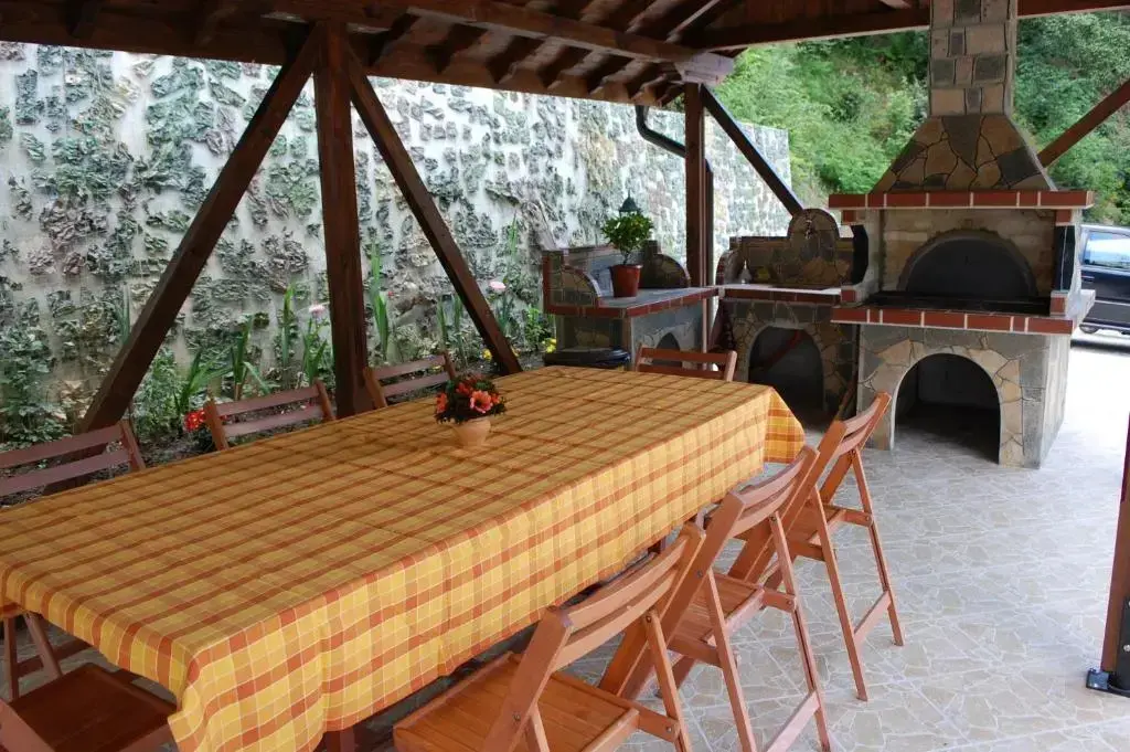 Боженци: Guest House Savina