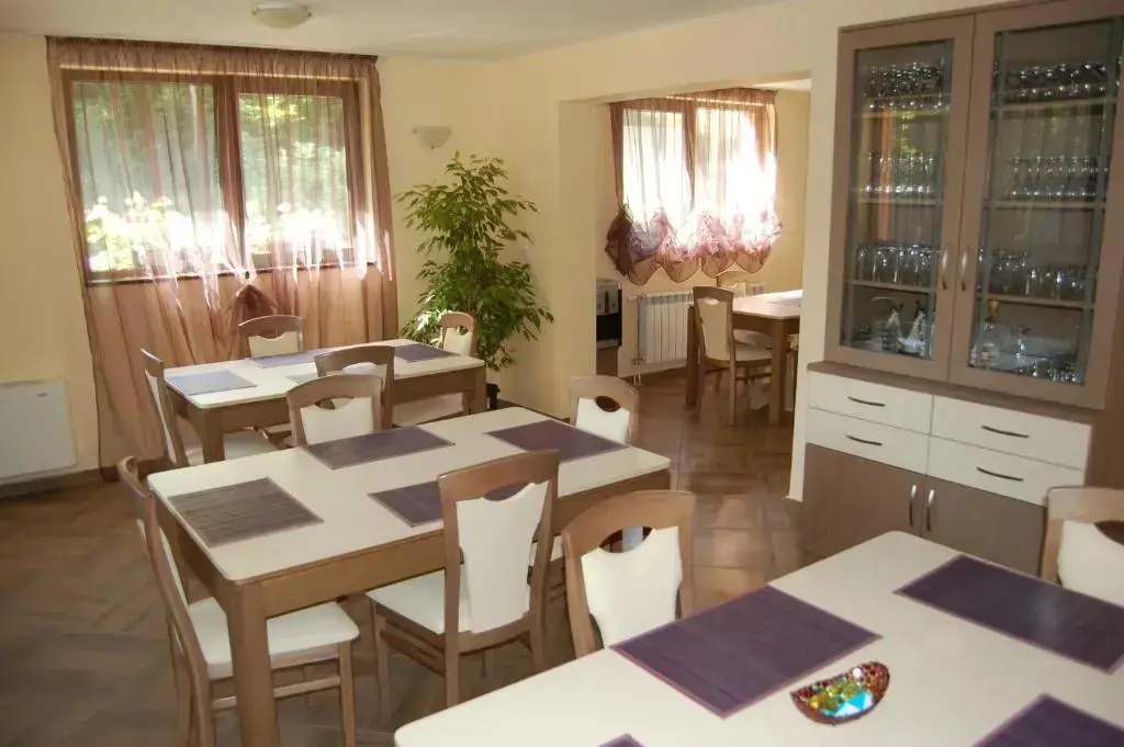 Боженци: Guest House Savina