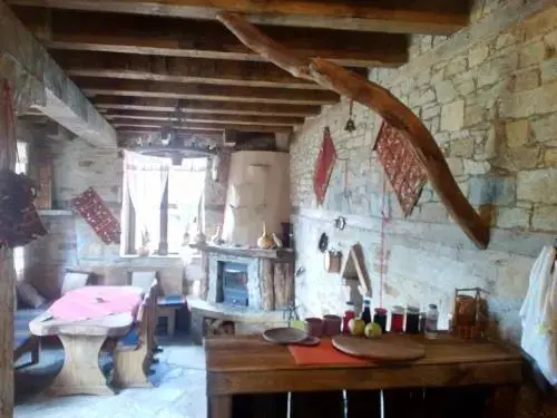 Лещен: Skenderovata House