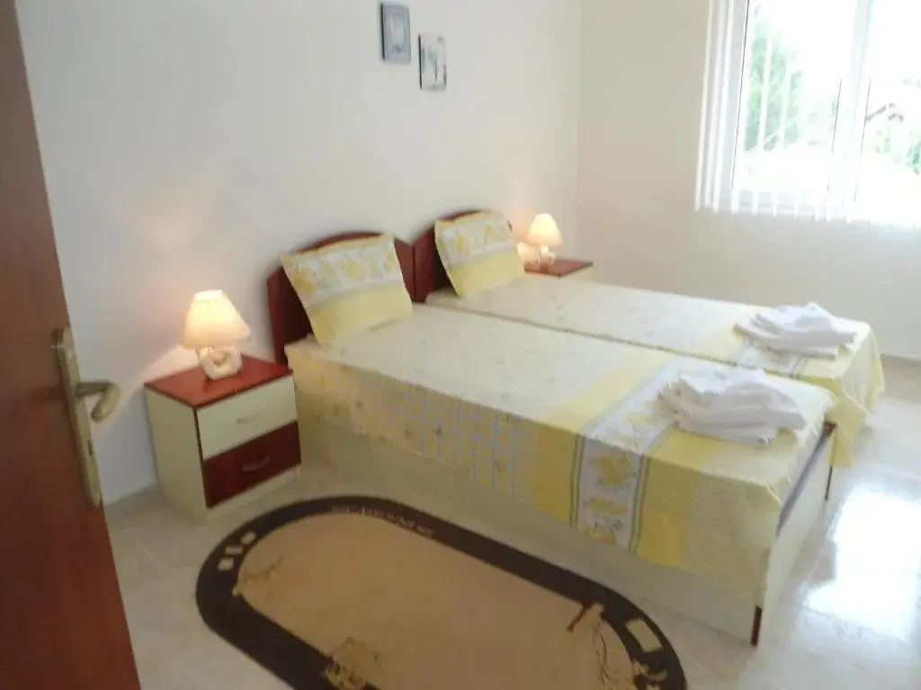 Кранево: Family Hotel Radka