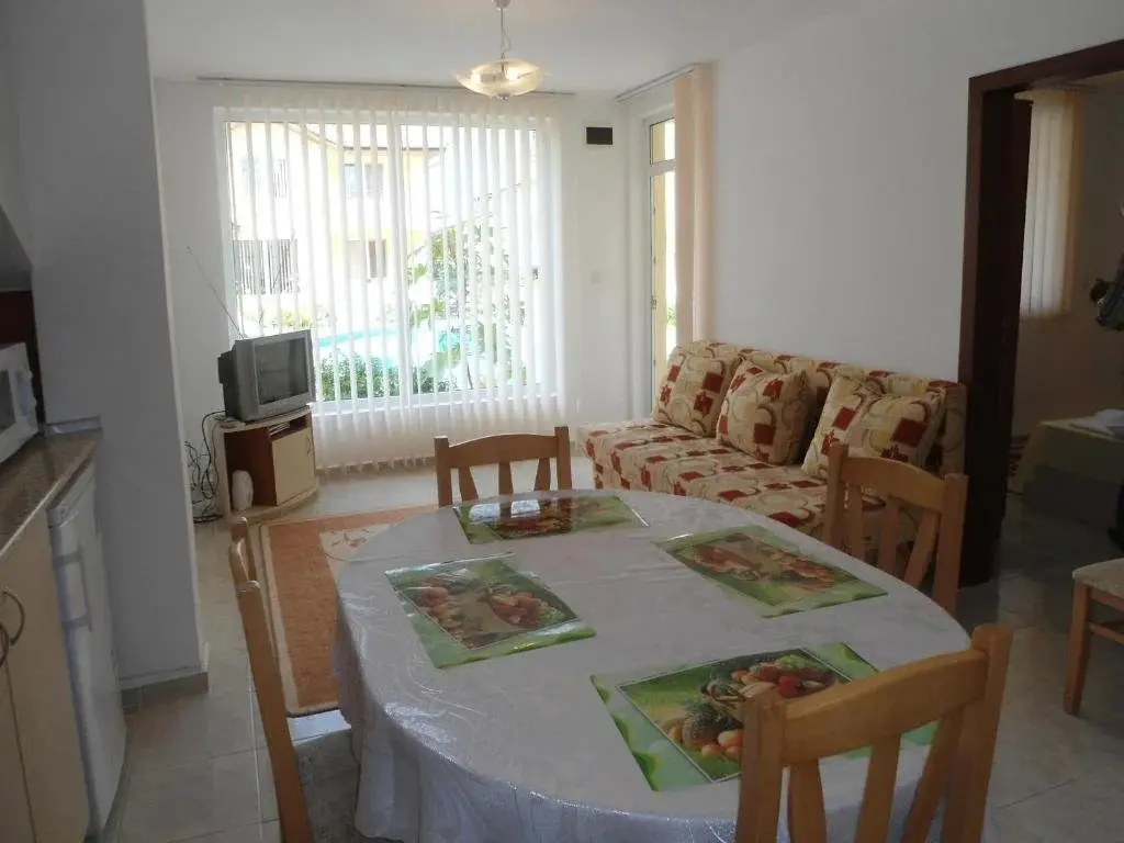 Кранево: Family Hotel Radka