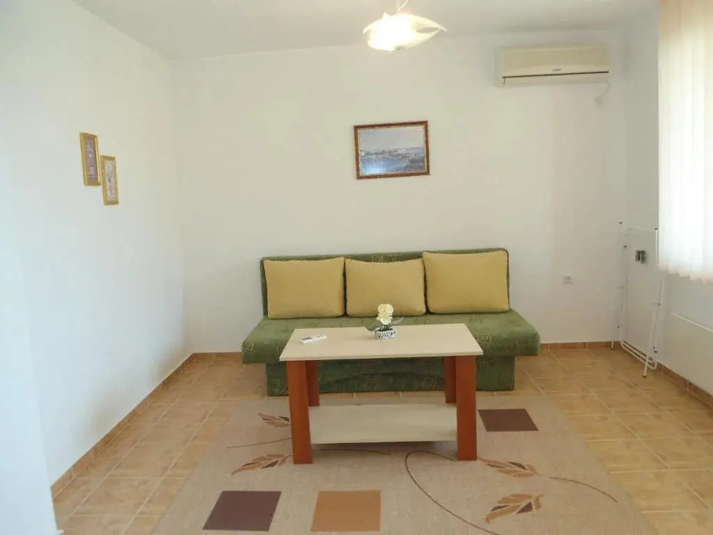 Кранево: Family Hotel Radka