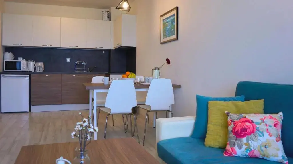 Обзор: Aurora apartments on the beach