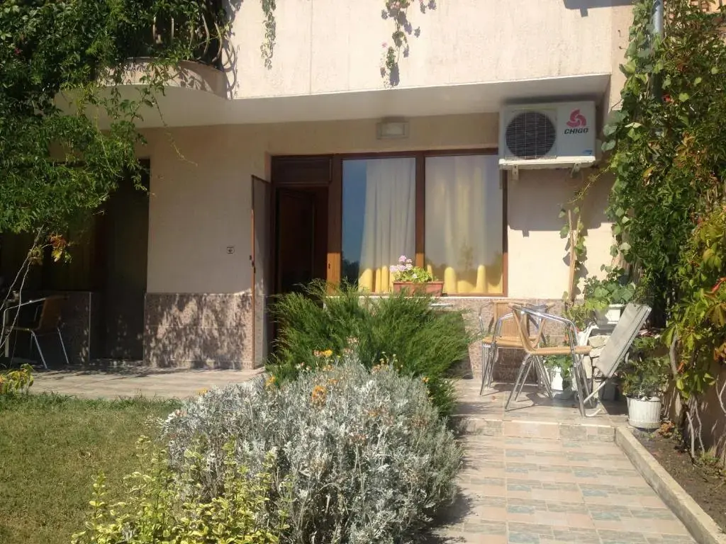 Несебр: Guest House Maria