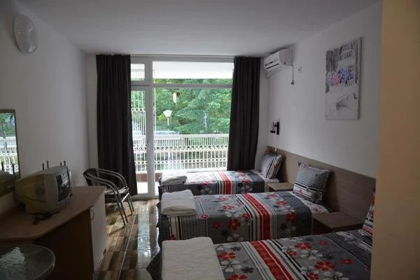 Китен: Hotel Neva