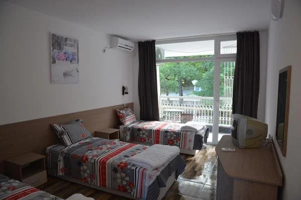 Китен: Hotel Neva
