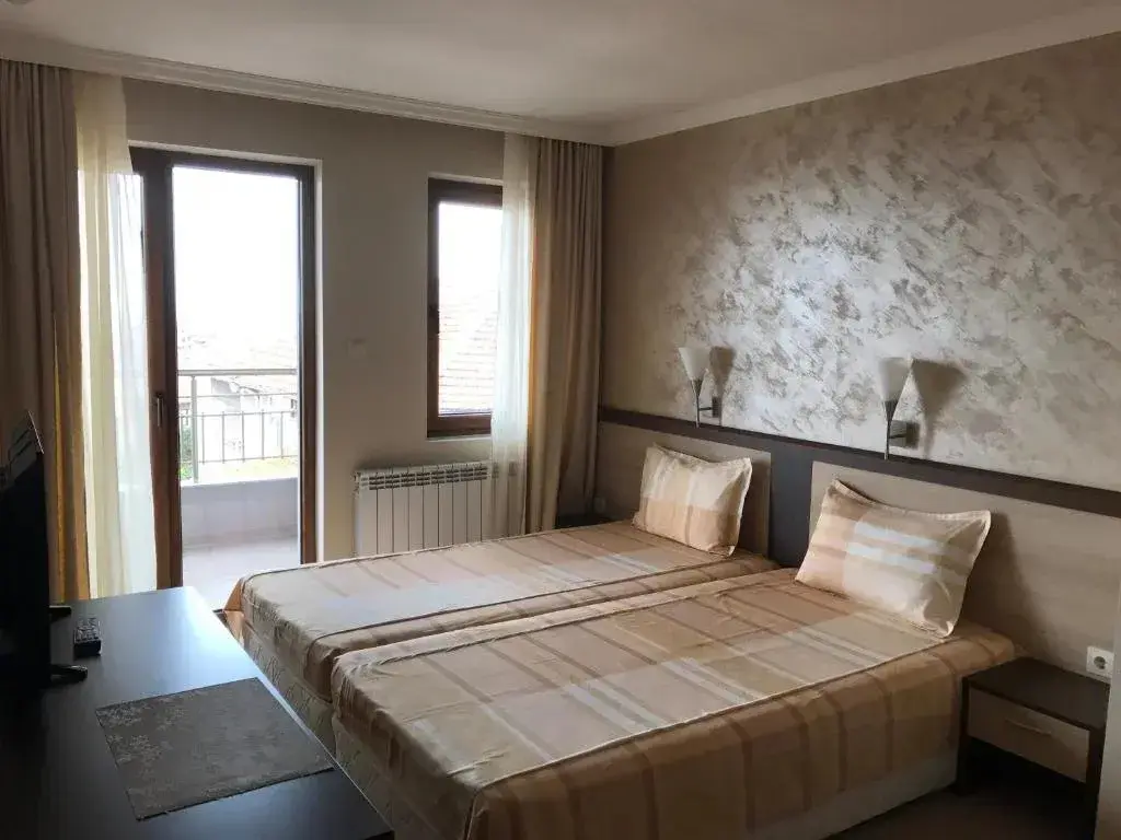 Созополь: Family Hotel Radiana