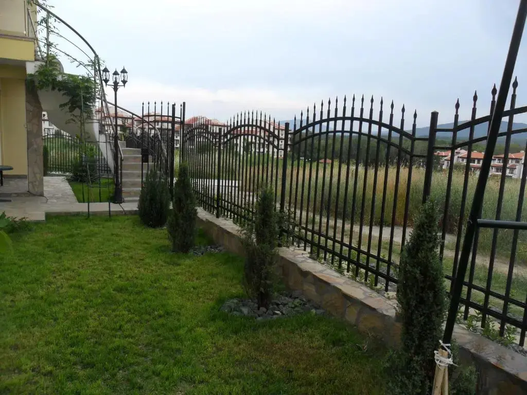 Лозенец: Altay Guest House