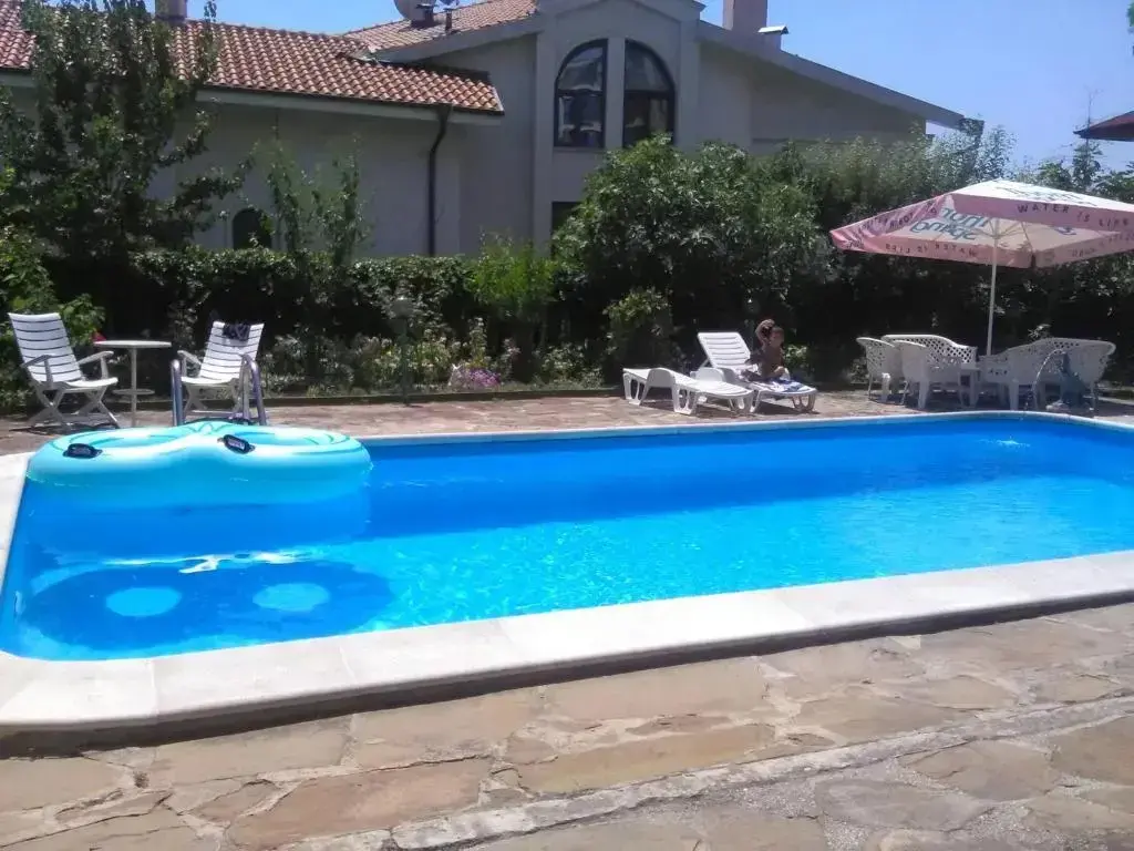 Варна: Family Hotel California - Varna