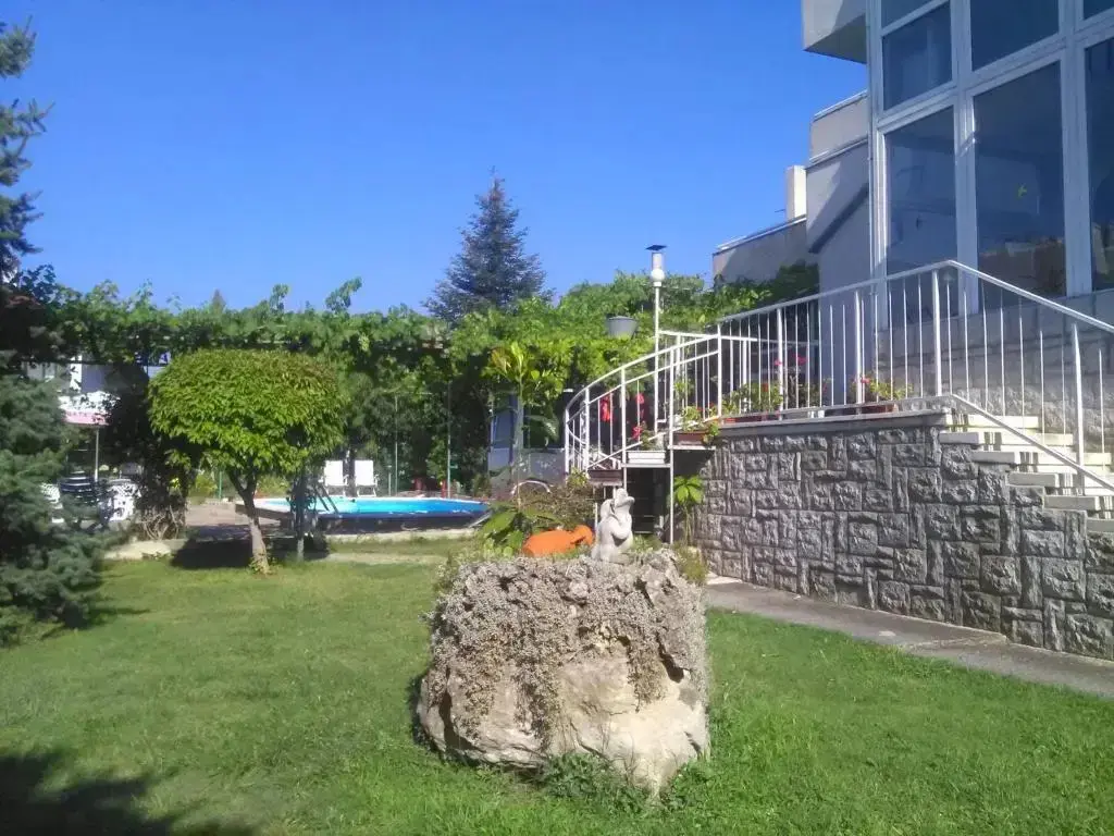 Варна: Family Hotel California - Varna