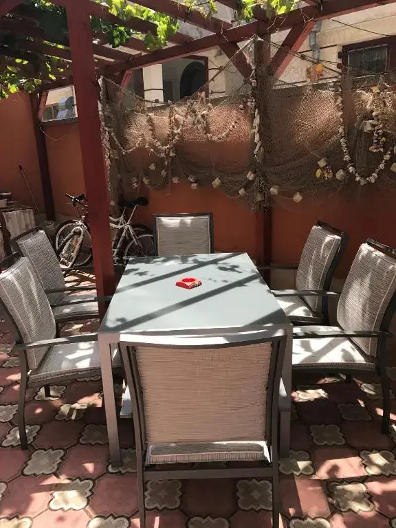 Несебр: Red House Guest House