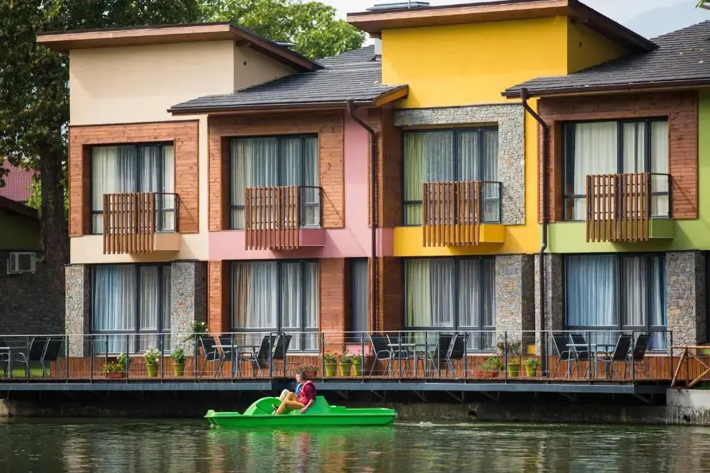 Огняново: Waterside Houses