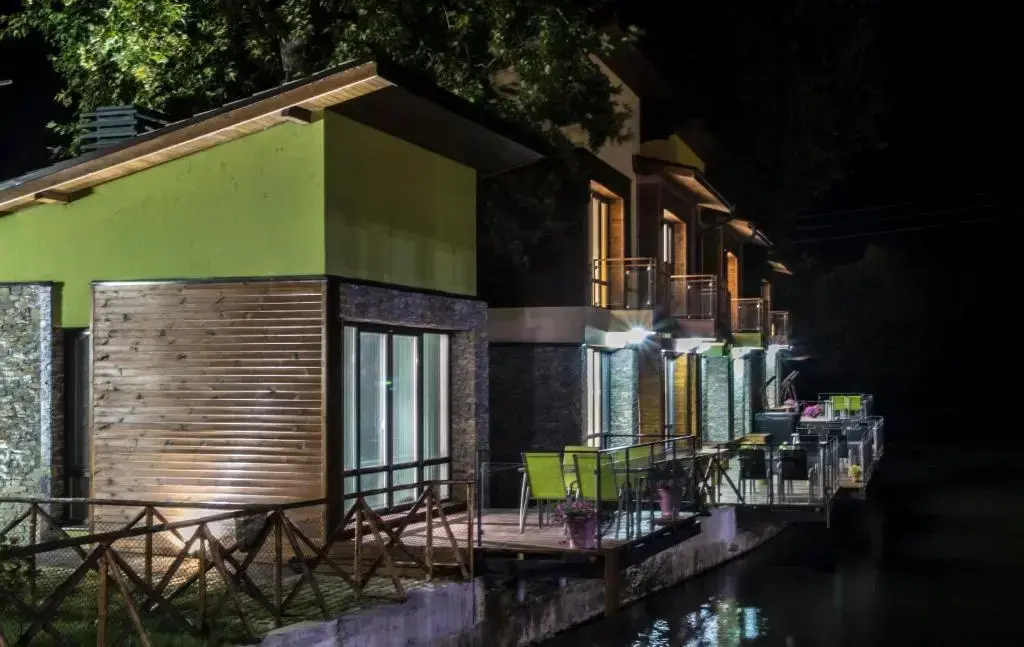Огняново: Waterside Houses