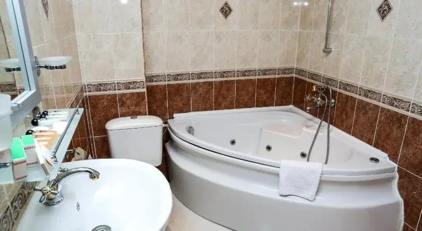 Карджали: Hotel Bulgaria