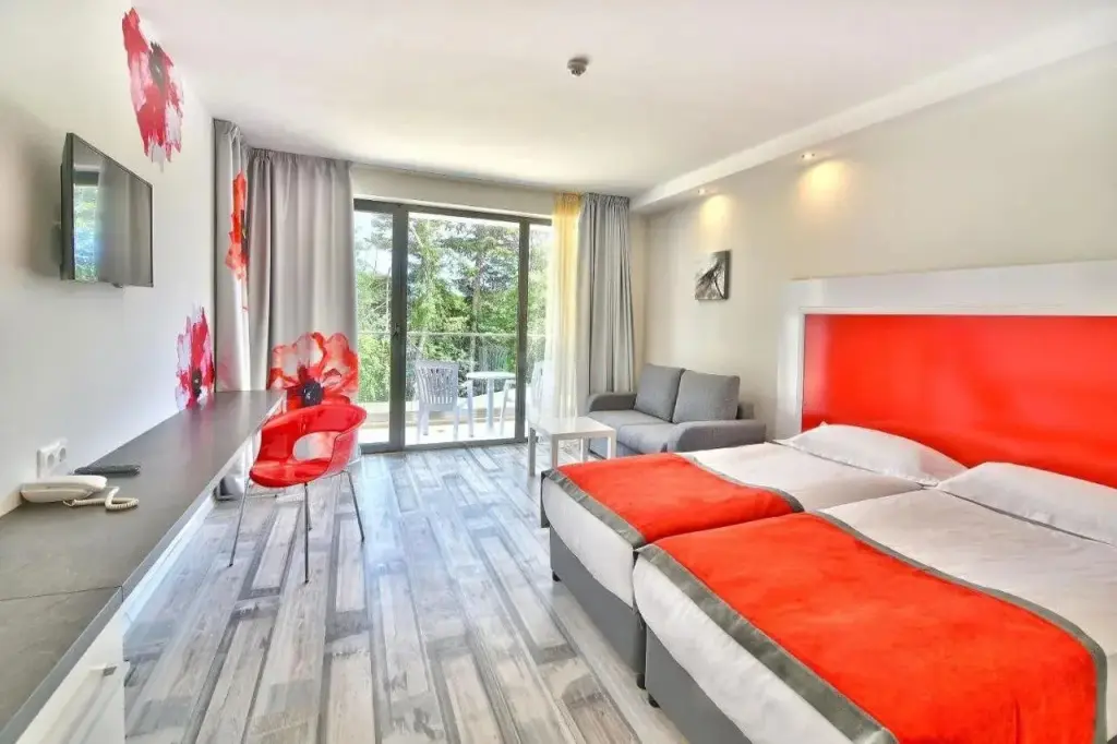 Варна: Hotel Grifid Foresta  Adults Only