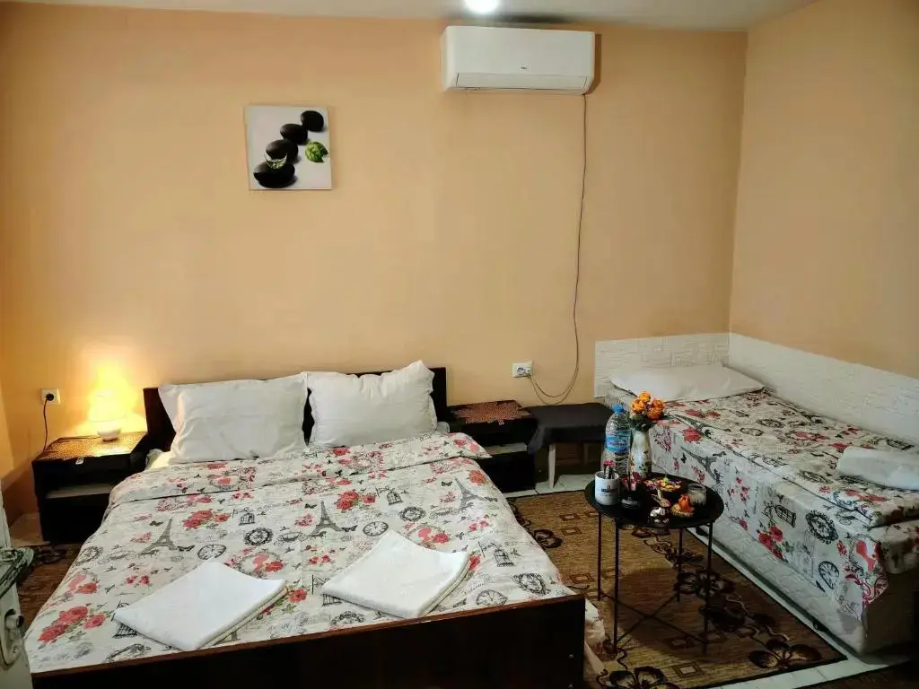 Дупница: Guest House Emiliya