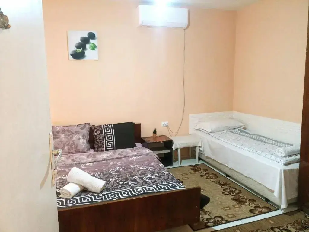 Дупница: Guest House Emiliya