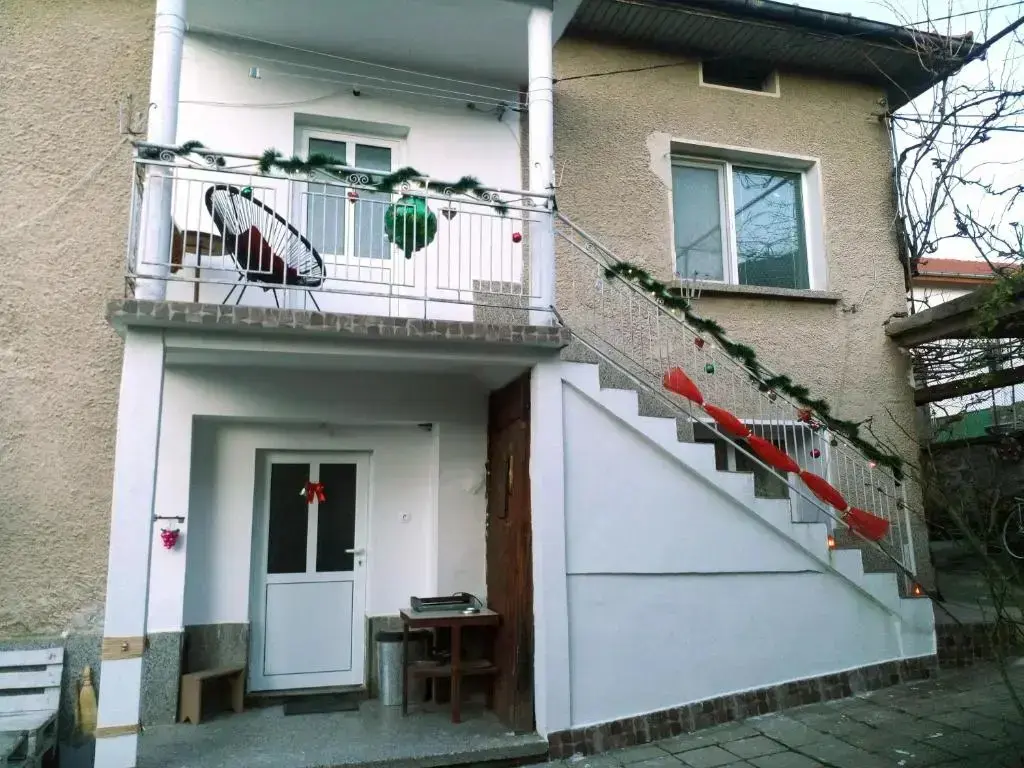 Дупница: Guest House Emiliya