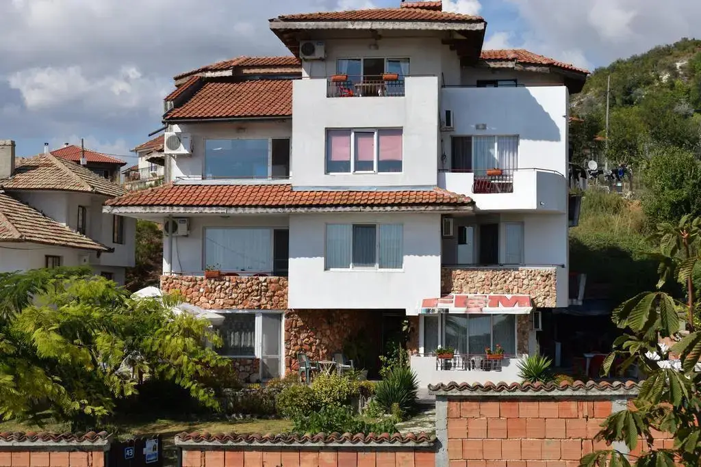 Sunny - Viki Guest House — фото 1