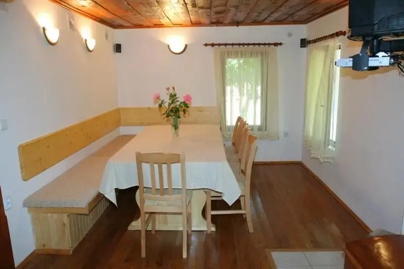 Горна-Оряховица: Lazarovata House