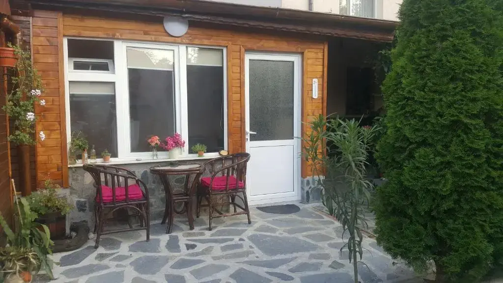 Сапарева баня: Guest House Zdravets