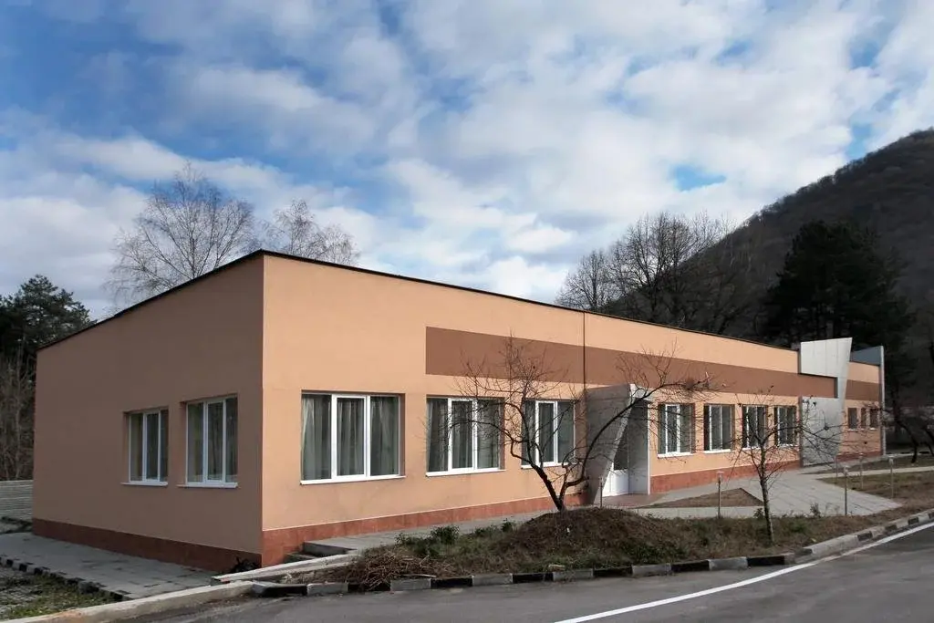 Правец: Hostel Etropole