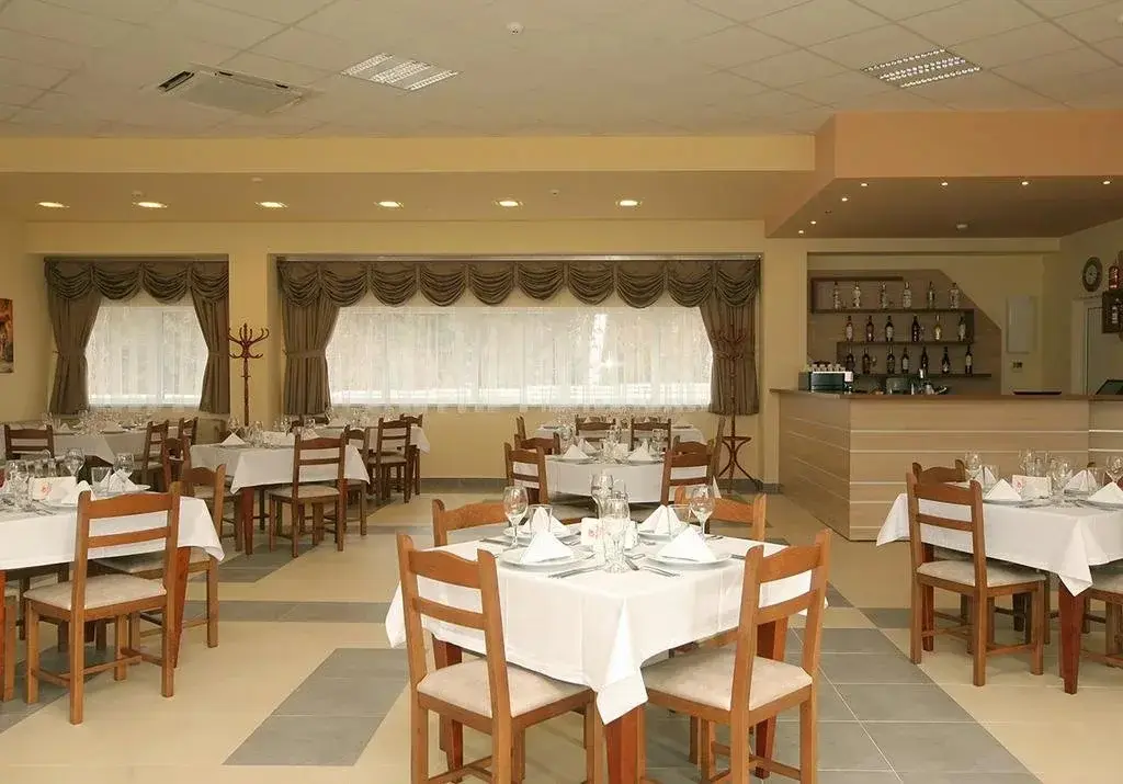 Правец: Hostel Etropole