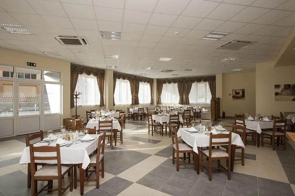 Правец: Hostel Etropole