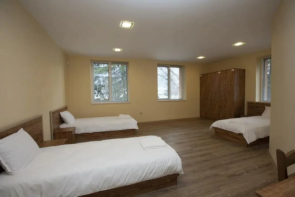 Правец: Hostel Etropole