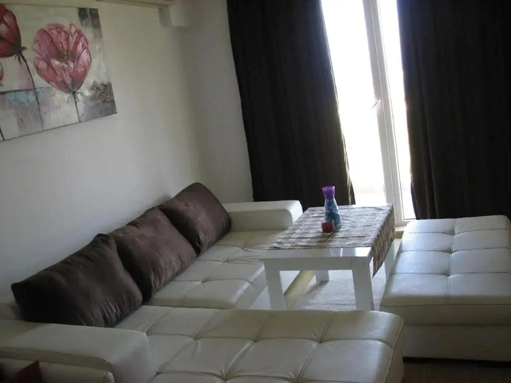 Царево: Two-Bedroom Apartment Donika