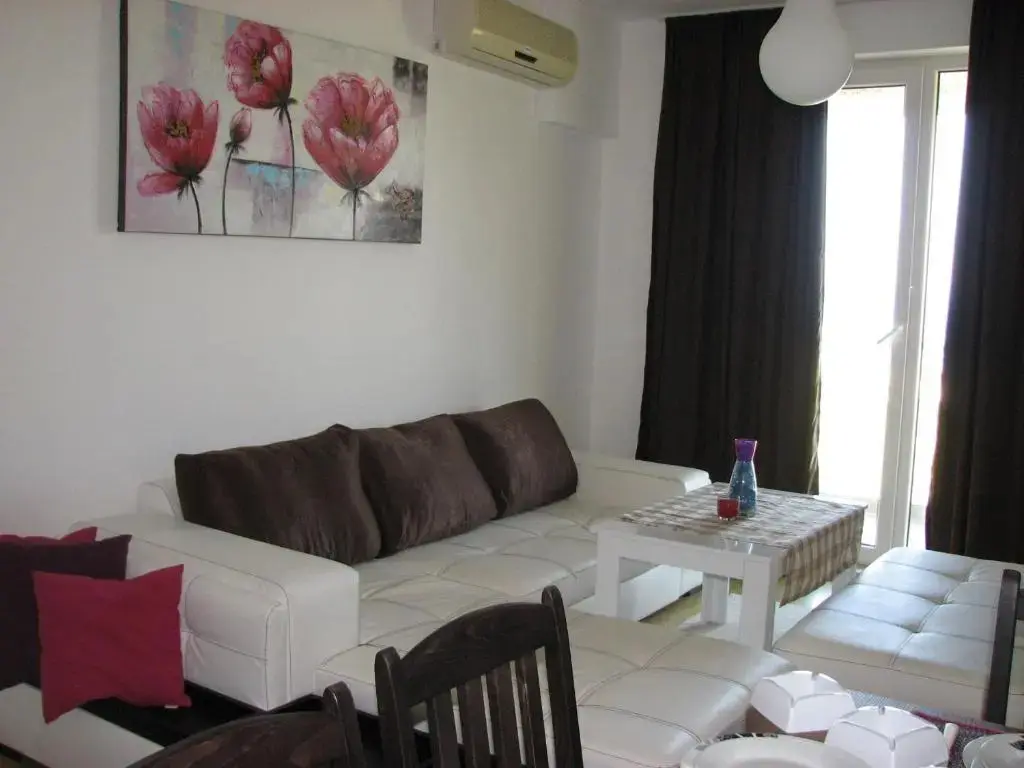 Царево: Two-Bedroom Apartment Donika