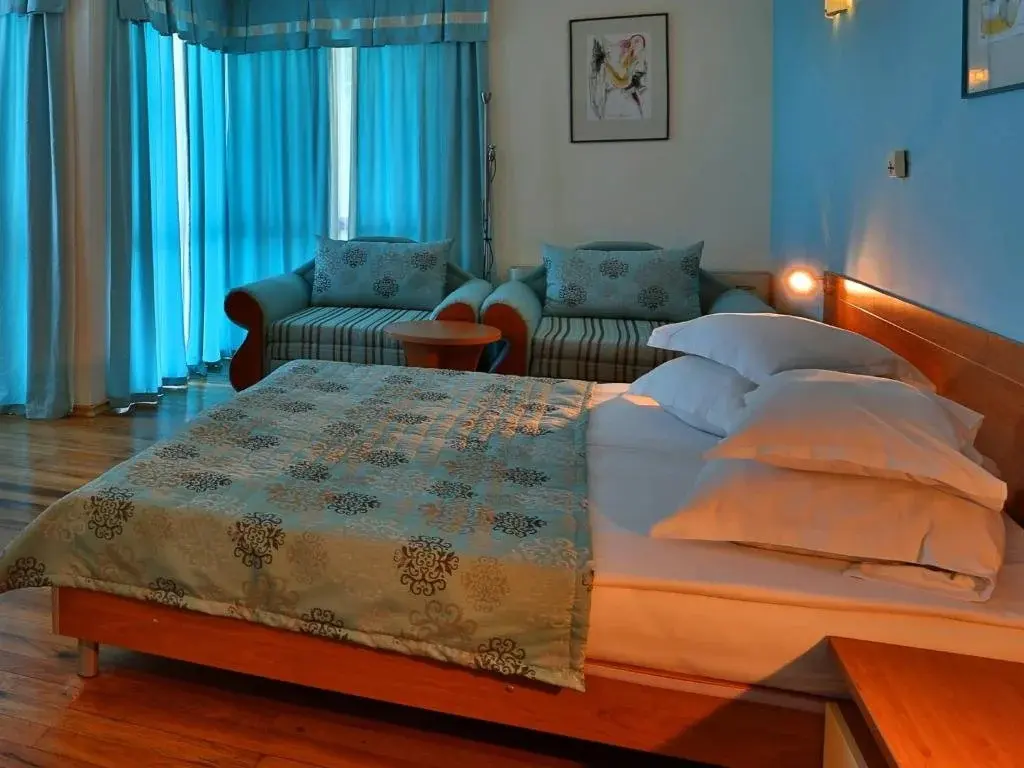 Балчик: White House Family Hotel