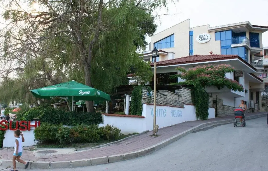 Балчик: White House Family Hotel