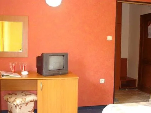 Солнечный берег: Friends Family Hotel