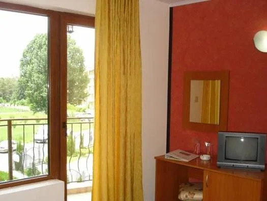 Солнечный берег: Friends Family Hotel