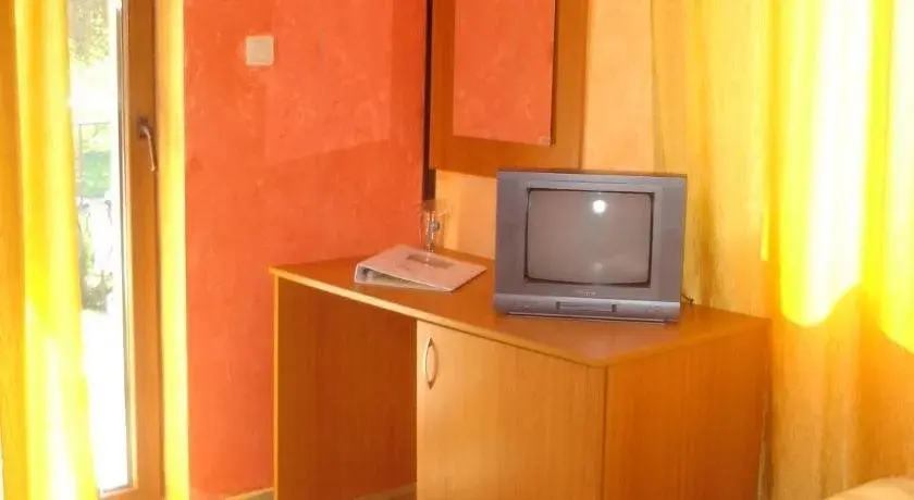 Солнечный берег: Friends Family Hotel