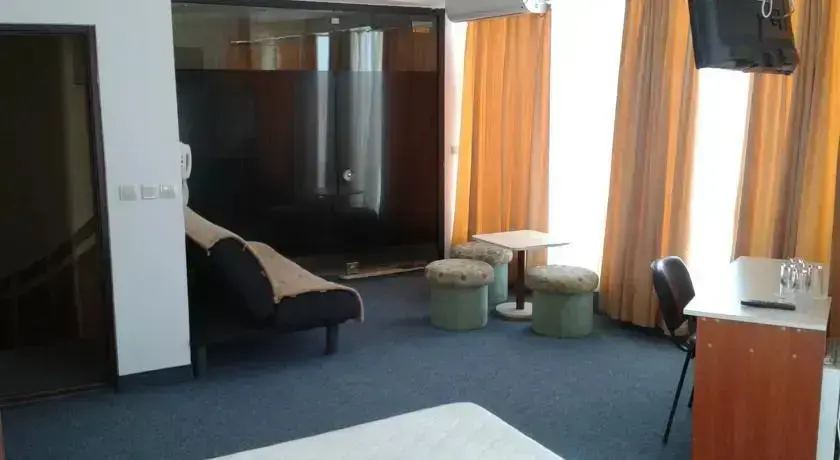 Китен: Hotel Elit