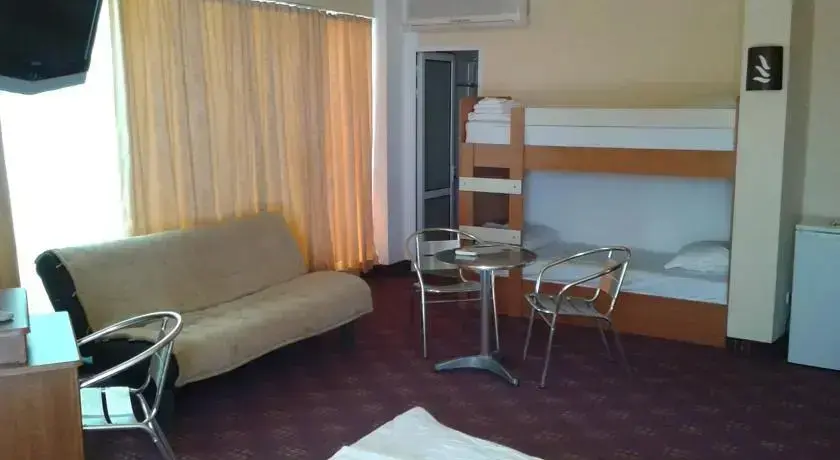 Китен: Hotel Elit
