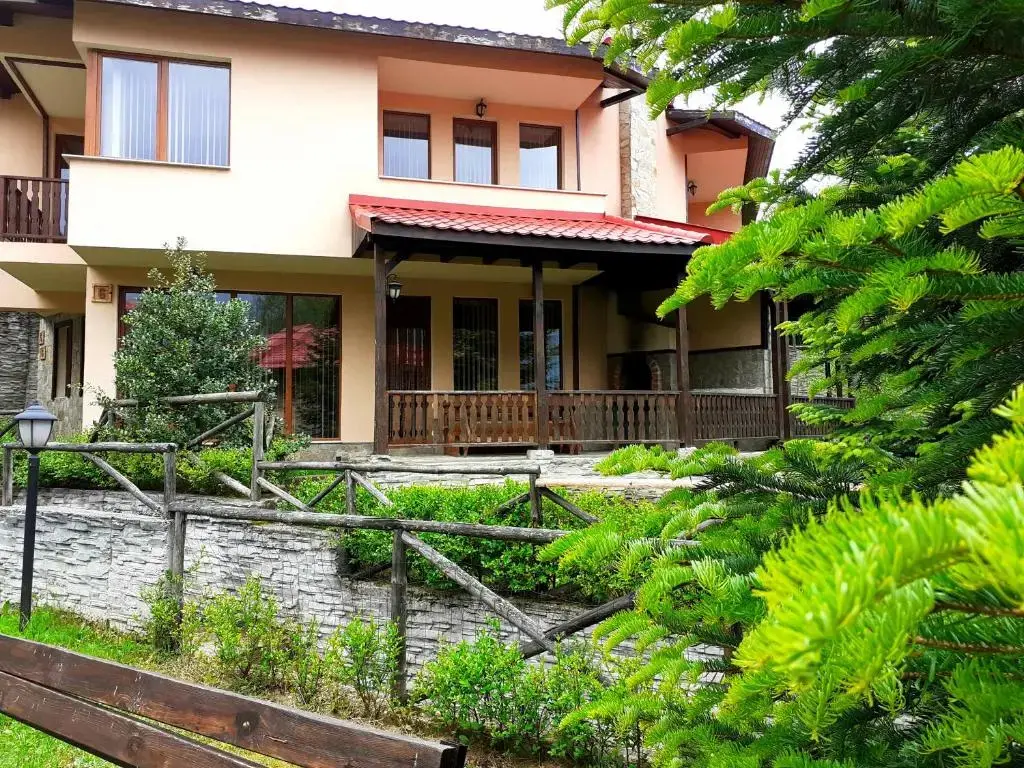 Чепеларе: Rodopi Houses
