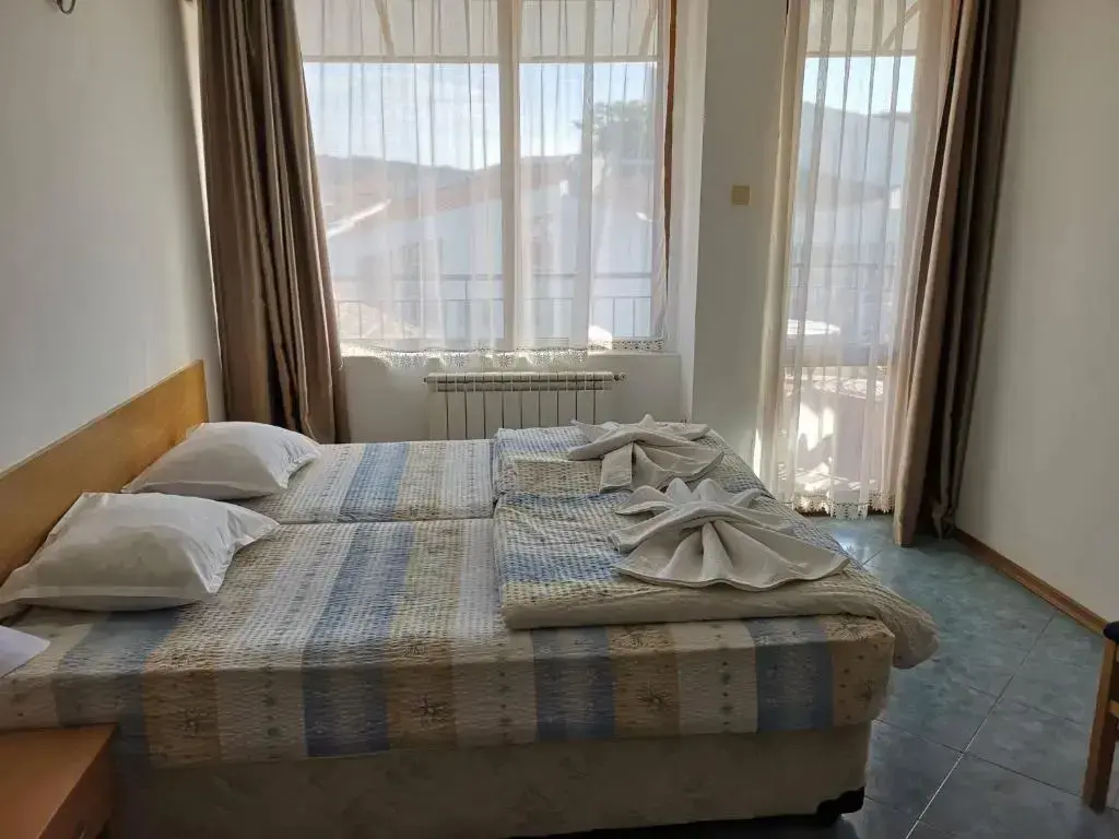 Созополь: Family Hotel Elena