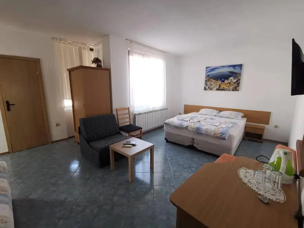 Созополь: Family Hotel Elena
