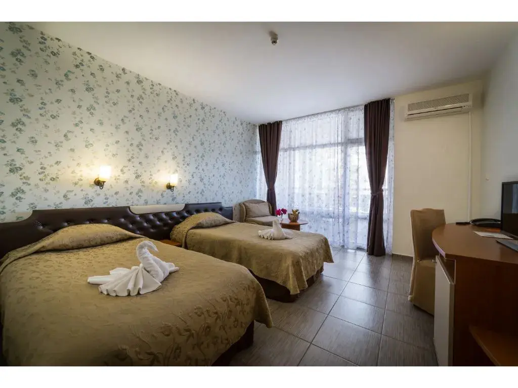 Солнечный берег: Hotel Kavkaz Golden Dune