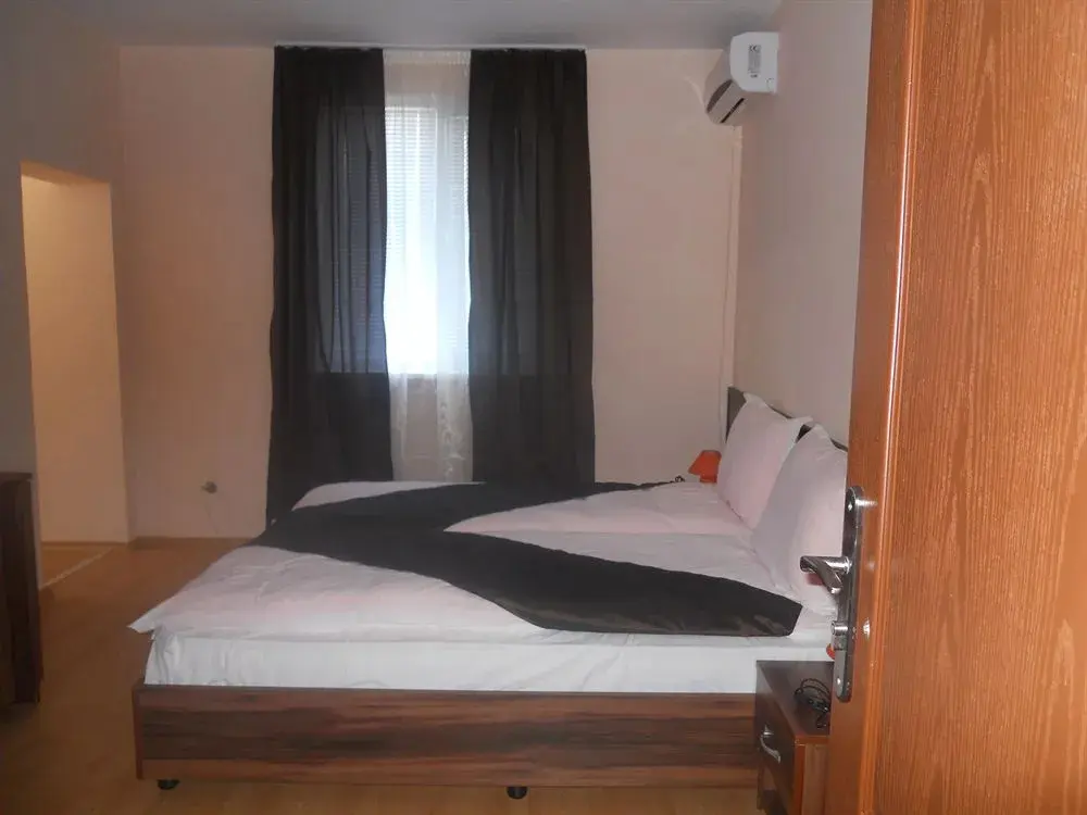 Черноморец: Family Hotel Sans Souci
