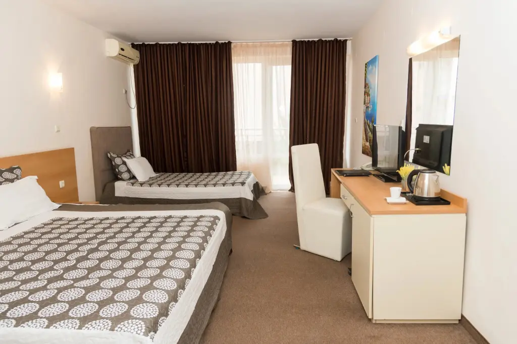 Солнечный берег: Central Hotel