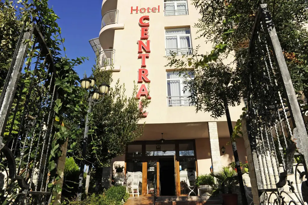 Солнечный берег: Central Hotel