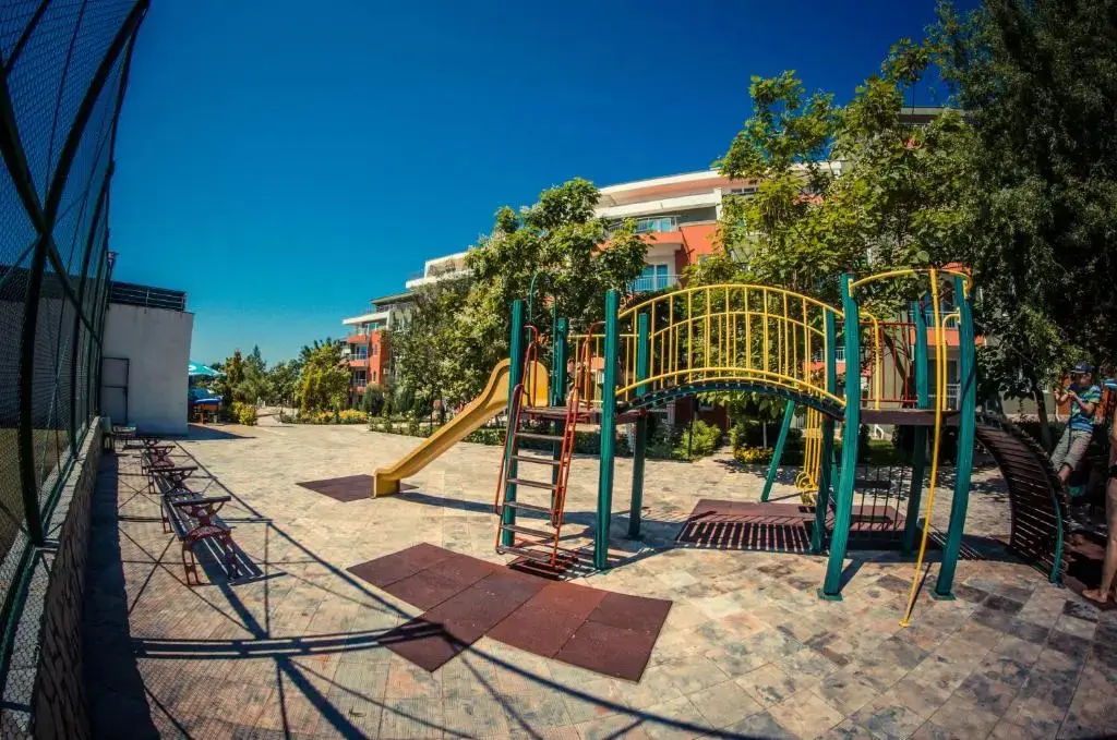 Солнечный берег: Green Fort Noks Apartments