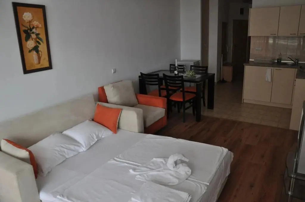 Солнечный берег: Sunny Holiday Apartments