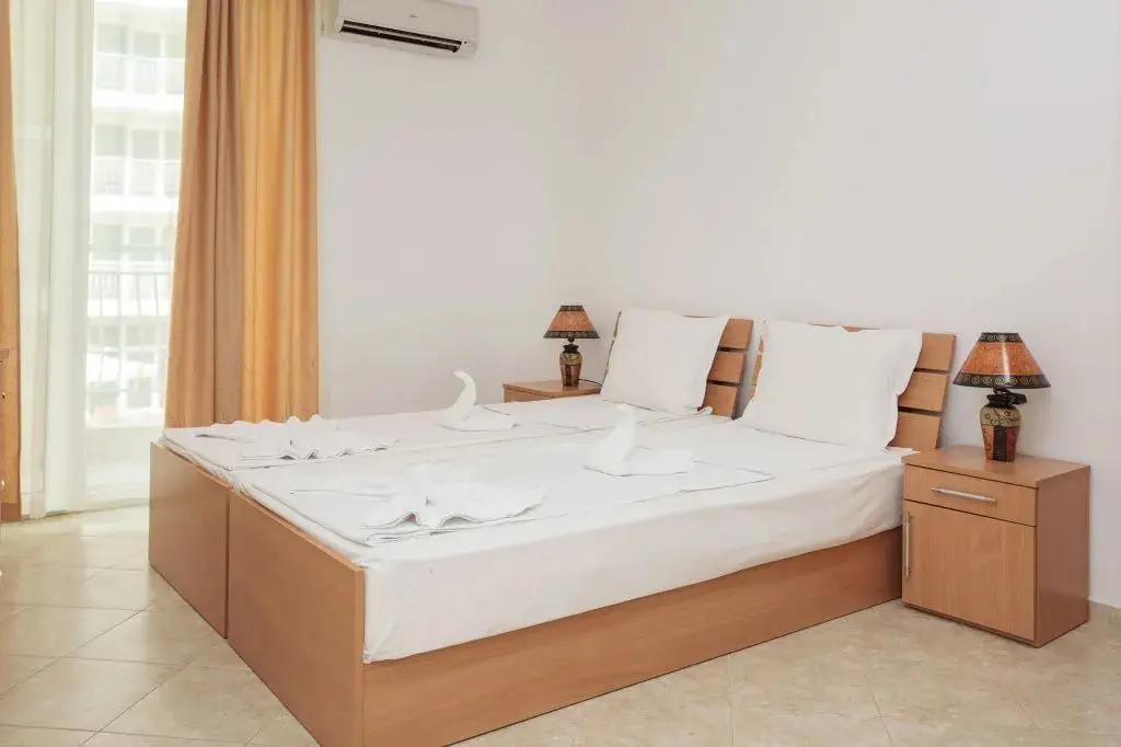 Солнечный берег: Silver Springs Apartments
