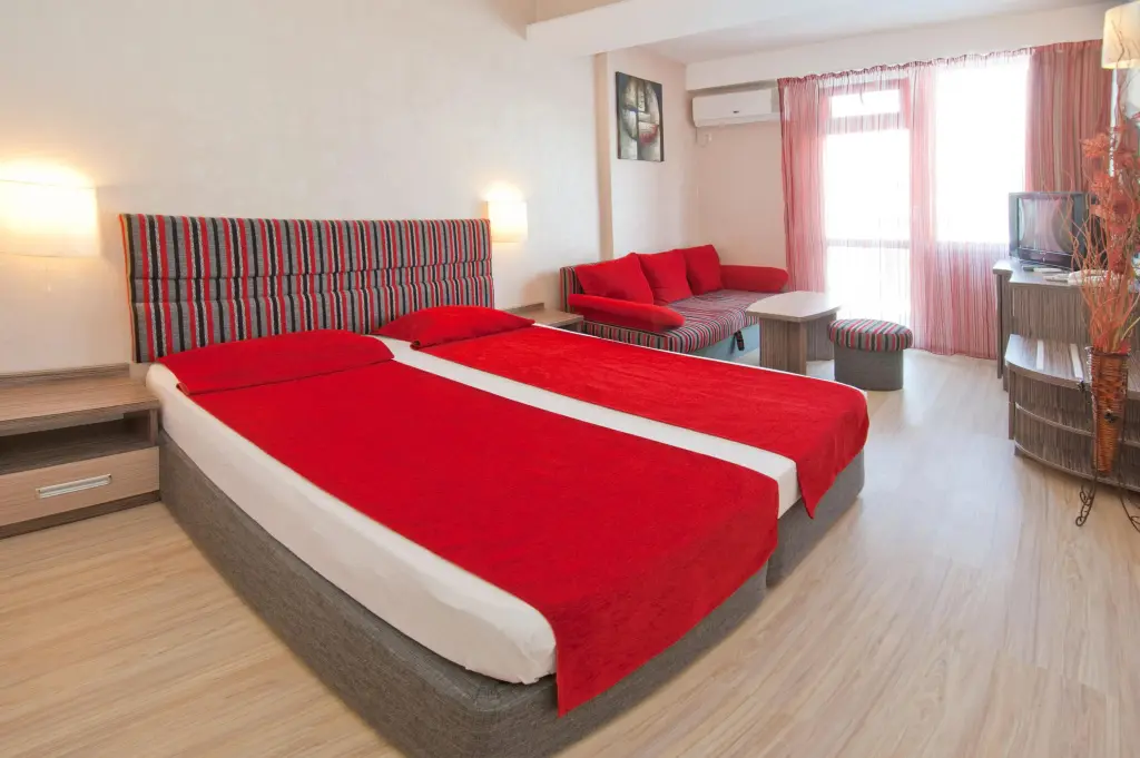 Солнечный берег: Hotel Kotva
